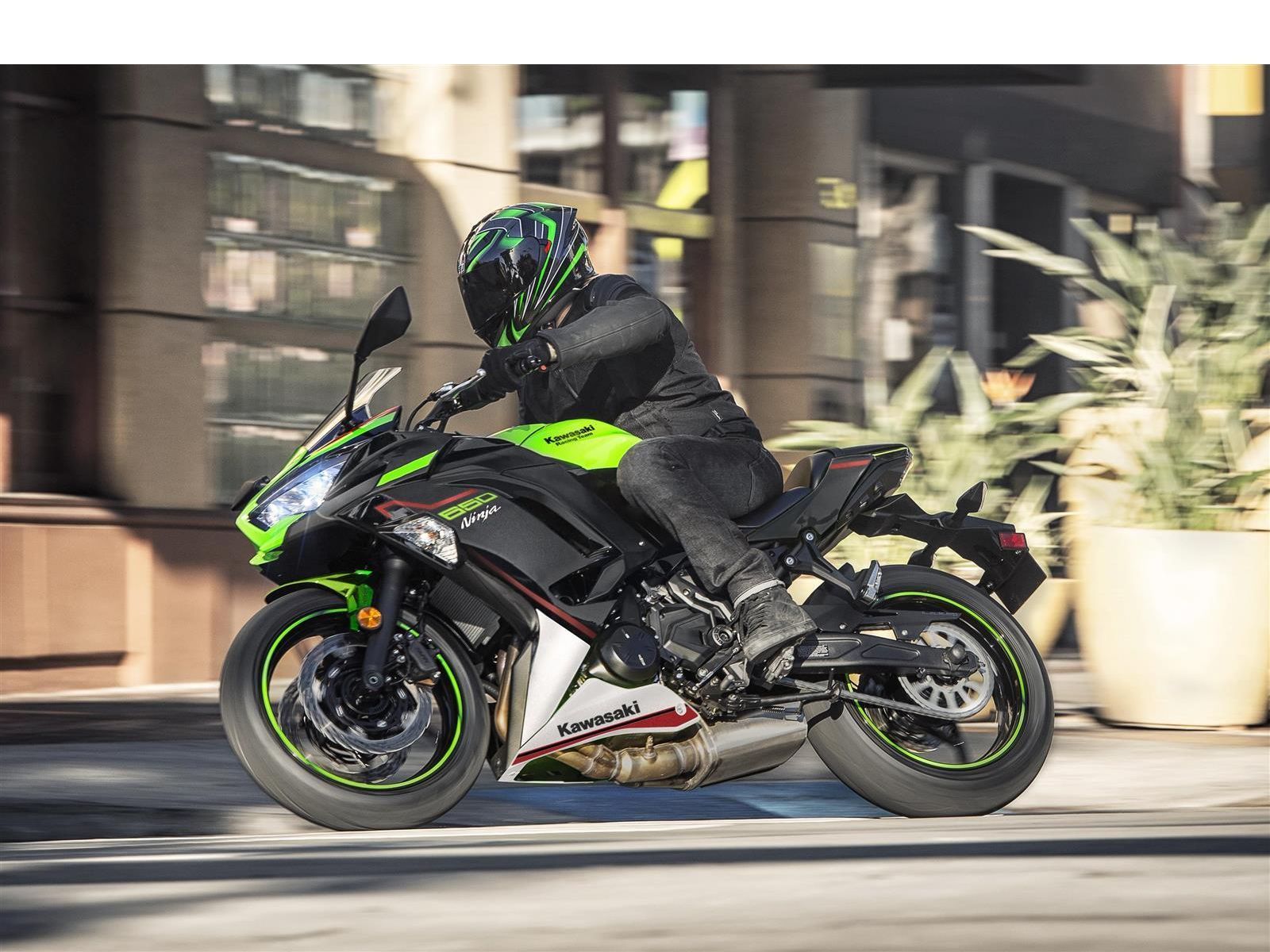 Мотоцикл KAWASAKI NINJA 650 - Lime Green/Ebony/Pearl Blizzard White '2024